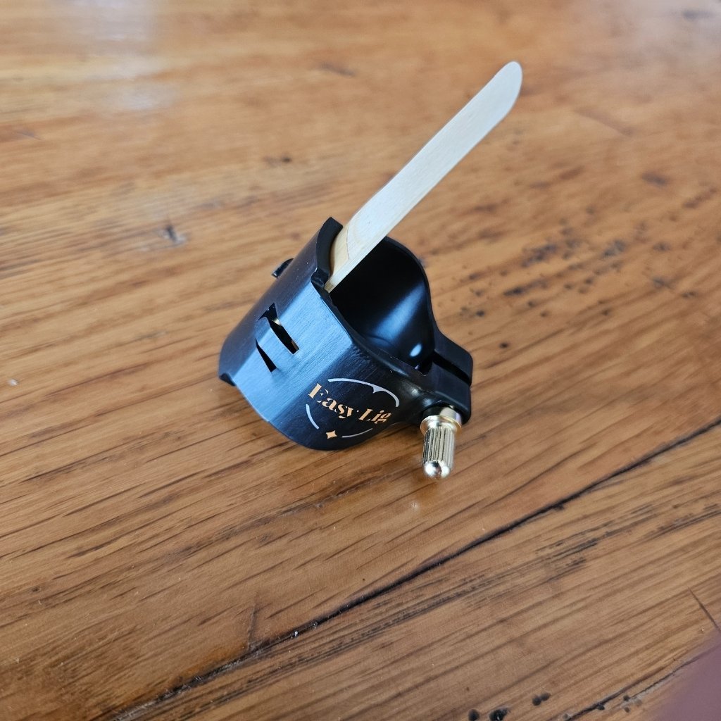 Easy Lig black ligature clarinette with reed for best clarinet ligature for beginners